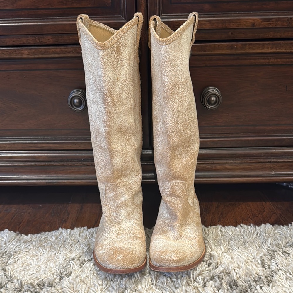 Frye Women's Distressed  Tan/off White very nice boots size 9